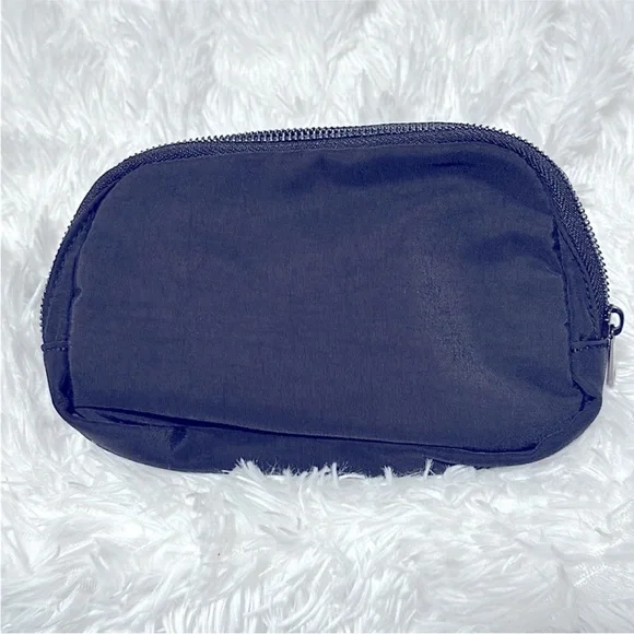 🆕 Basic Essentials everywhere belt bag 1L - Black - Picture 1 of 4